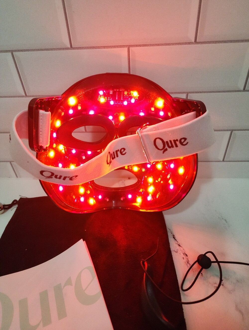 Qure Q-Rejuvalight Pro Facewear Red Light Therapy Mask - Picture 6 of 7